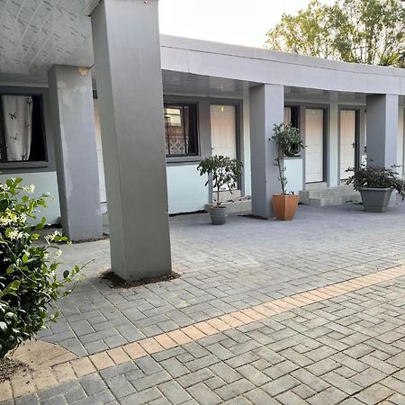 Blue Lantern Bed And Breakfast Kempton Park Exteriör bild
