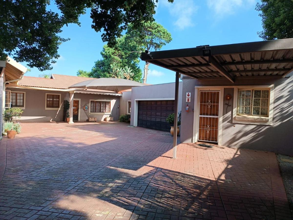 Blue Lantern Bed And Breakfast Kempton Park Exteriör bild