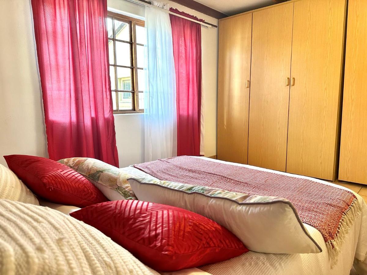 Blue Lantern Bed And Breakfast Kempton Park Exteriör bild