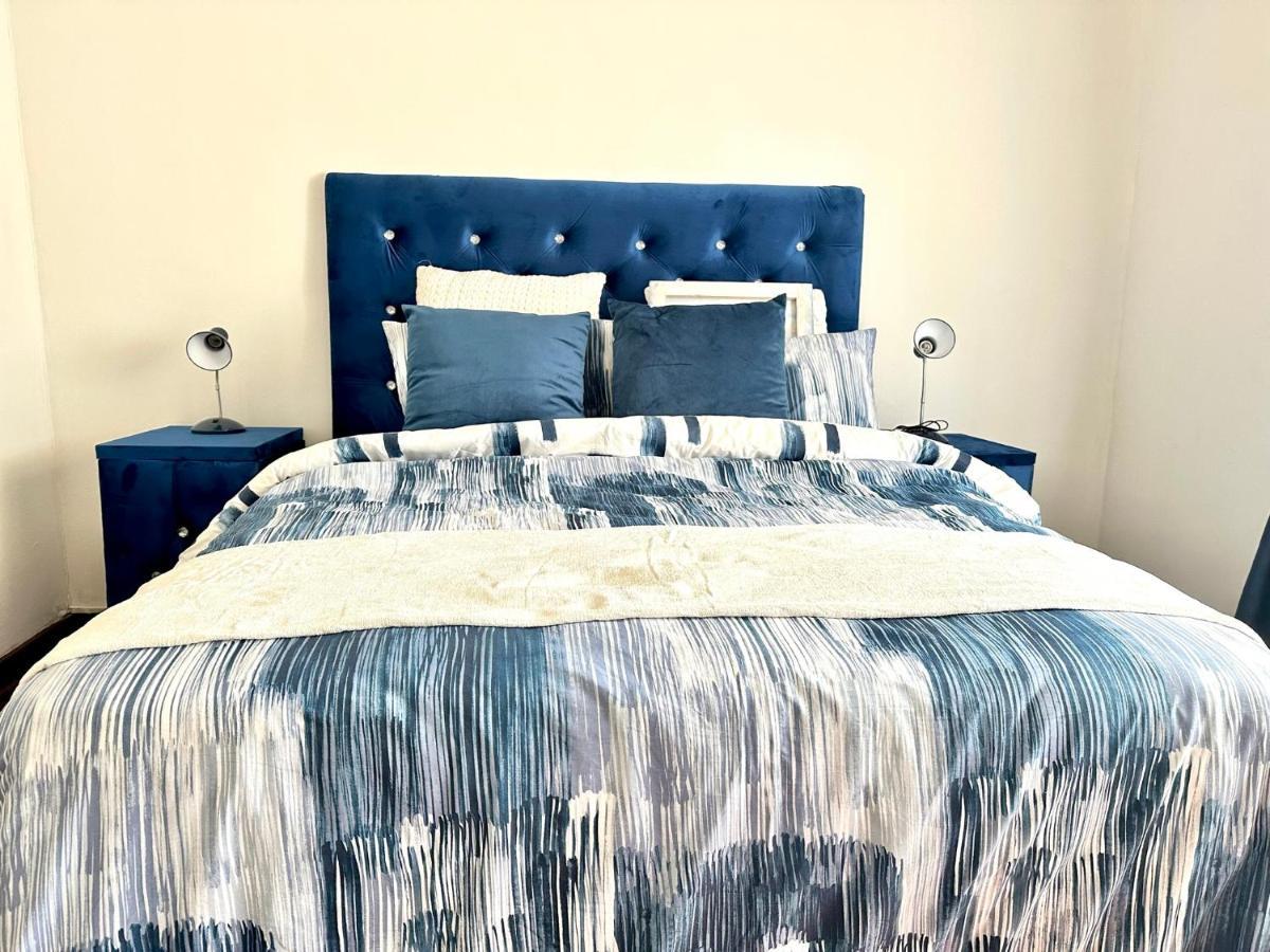 Blue Lantern Bed And Breakfast Kempton Park Exteriör bild