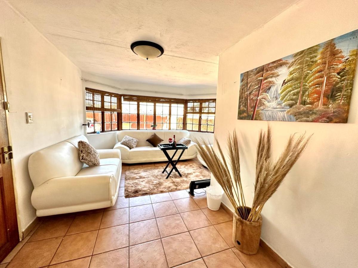 Blue Lantern Bed And Breakfast Kempton Park Exteriör bild