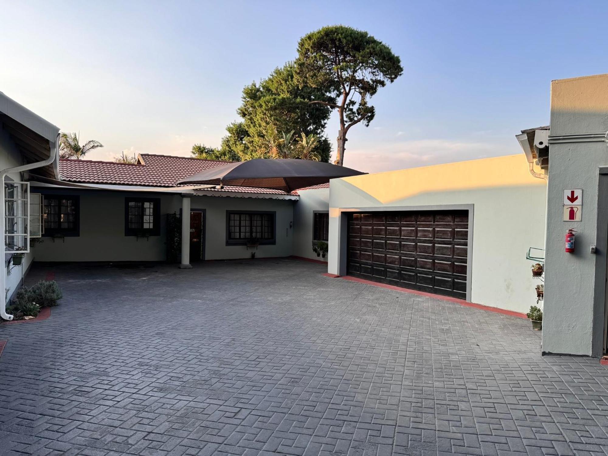 Blue Lantern Bed And Breakfast Kempton Park Exteriör bild