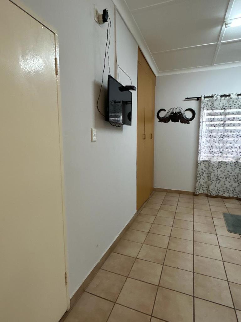 Blue Lantern Bed And Breakfast Kempton Park Exteriör bild