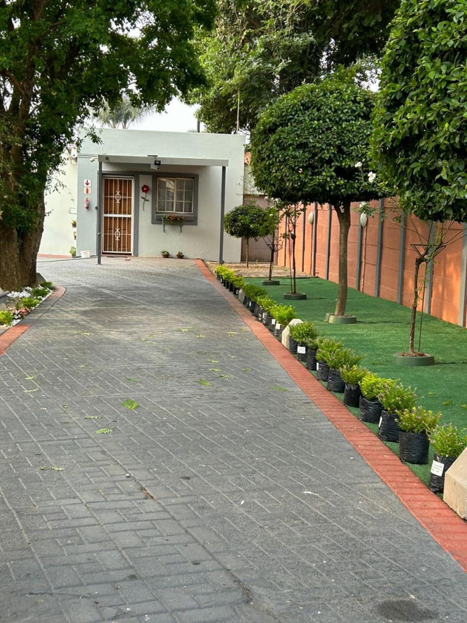 Blue Lantern Bed And Breakfast Kempton Park Exteriör bild