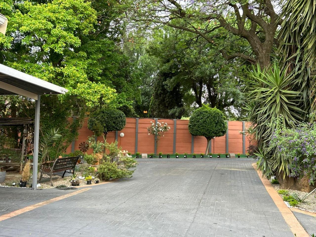 Blue Lantern Bed And Breakfast Kempton Park Exteriör bild