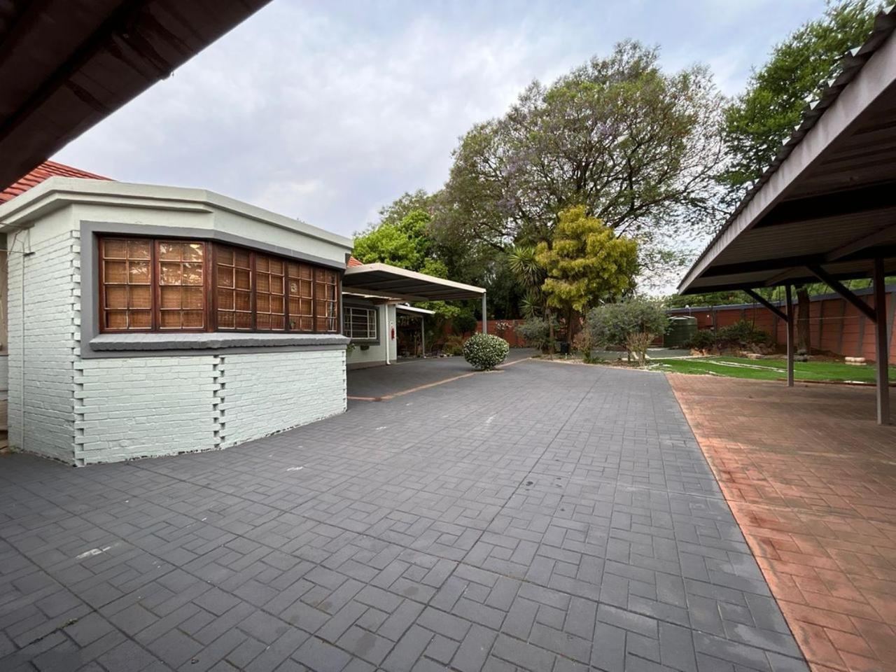 Blue Lantern Bed And Breakfast Kempton Park Exteriör bild