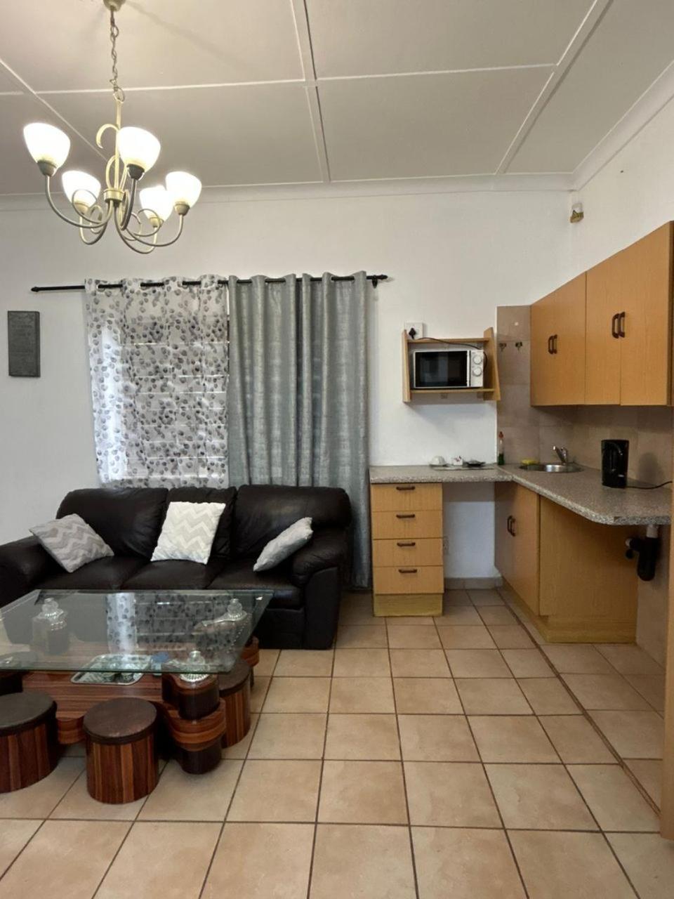 Blue Lantern Bed And Breakfast Kempton Park Exteriör bild