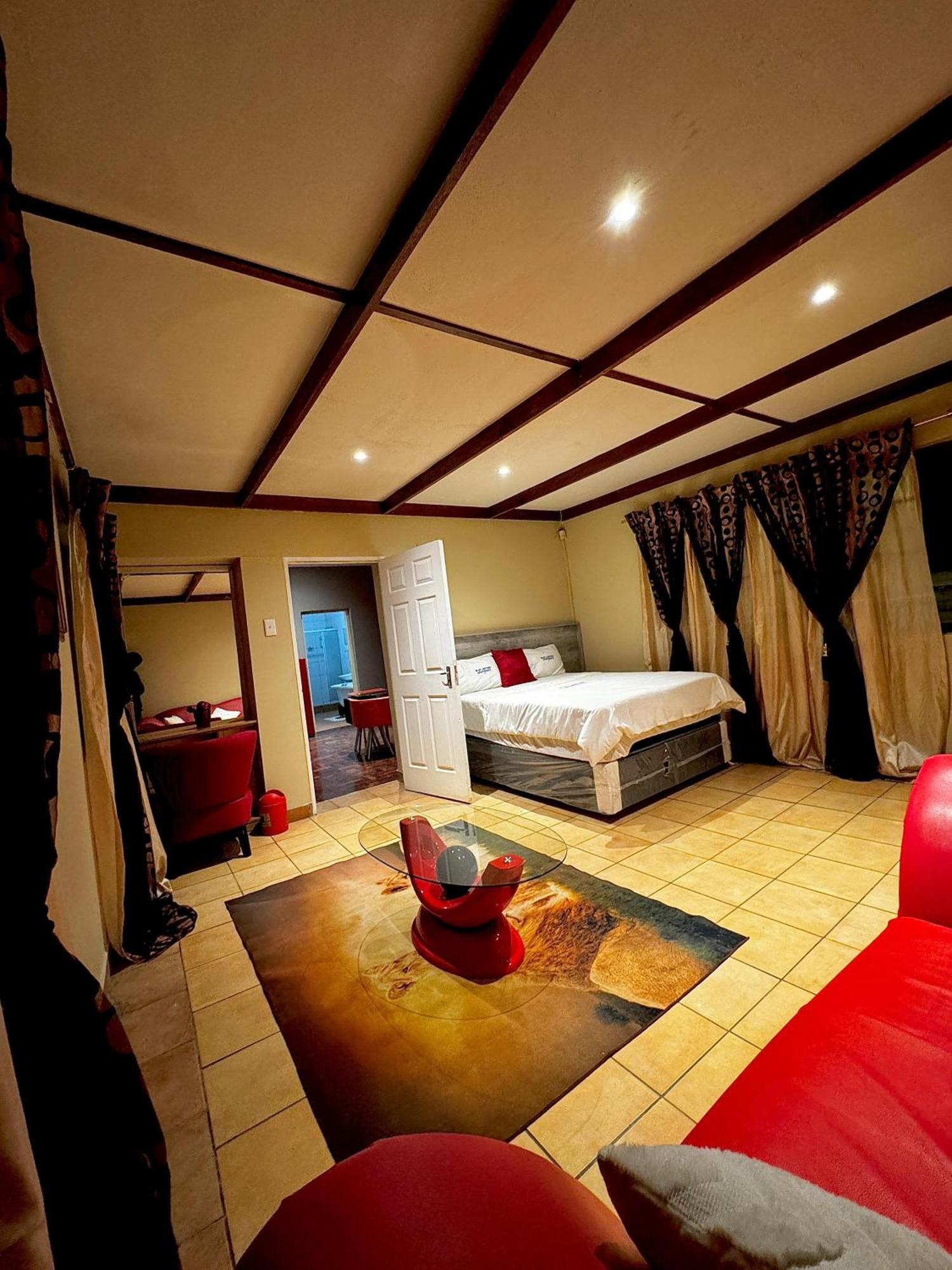 Blue Lantern Bed And Breakfast Kempton Park Exteriör bild
